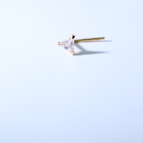 9kt Gold Nose Piercing with a cute crystal star Nose Piercing solid 9k gold New - Picture 1 of 3